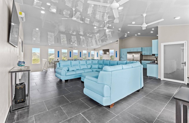 18BR Jaco Sky House/Amazing Views/5 Min to Everything