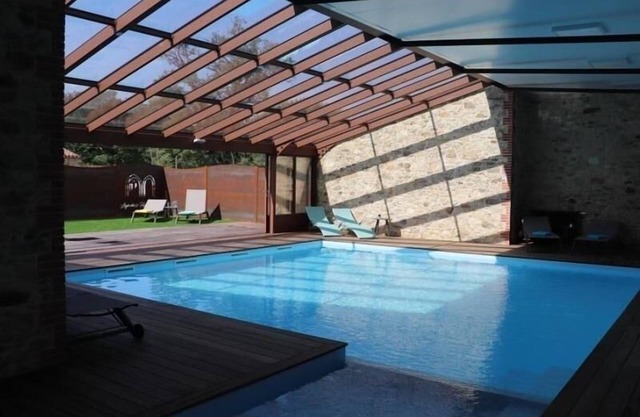 18th Century Cottage with Pool and WiFi - Up to 10 People