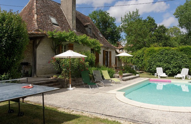 18th-century Périgord farmhouse, private pool, large grounds with fishing pond