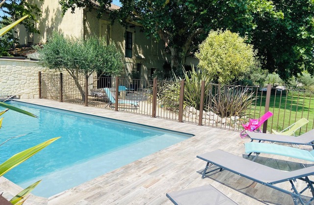 18th century Provencal farmhouse with swimming pool between St Rémy de Provence and Avignon.