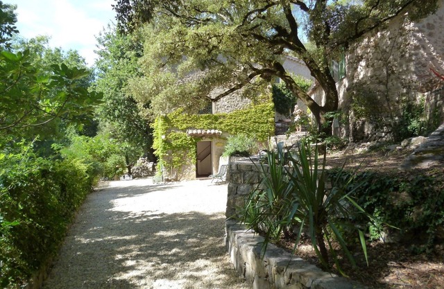 18th-century Provencal country house on the banks of the Argens river, set in 2 ha of land