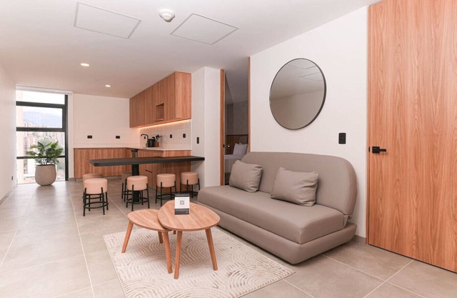 18th floor 3BR El Poblado–Jacuzzi & Digital Nomad