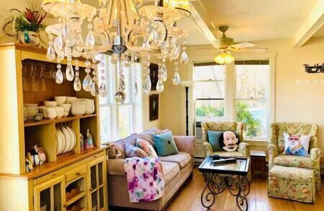1907 Charmer, Perfect Downtown Location, So Clean!