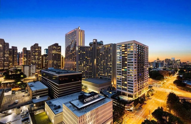 1909-High Flr-300 MB-1 Free Park-2 Bd King & Queen