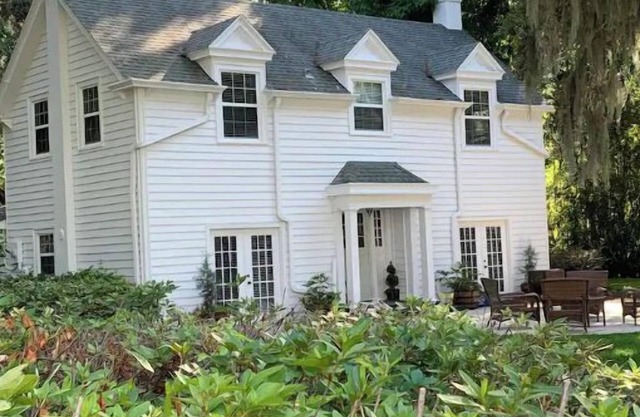 1920 Carriage House on Private 5 Acre Riverfront Parklike Estate with DOCK
