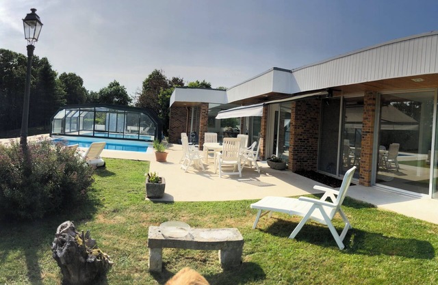 1975 ARCHITECT HOUSE renovated with swimming pools on 4000 m2 near HONFLEUR