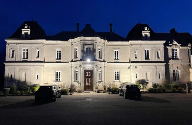 19th-century Château de Fontiville, close to all amenities.
