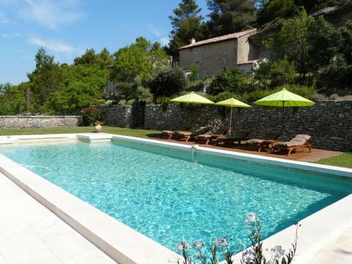 19th century Provencal Mas with pool in Provence in the Luberon, sleeps 6