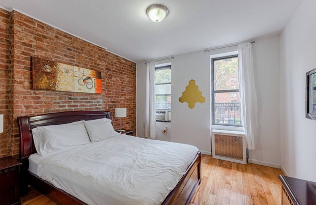 (1A) Two Bedroom Apt. in NY Just Off Park Ave.