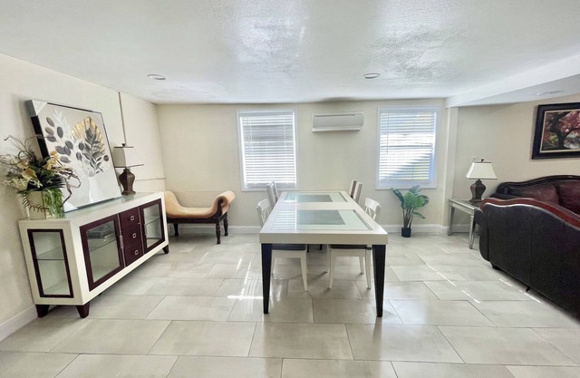 1bd/1ba townhome w/PRIVATE DOCK & KAYAKS