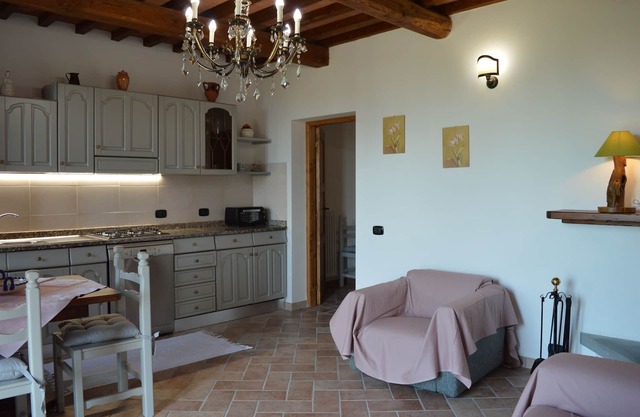 1Bdr flat in villa with fantastic view Trasimeno lake and pool