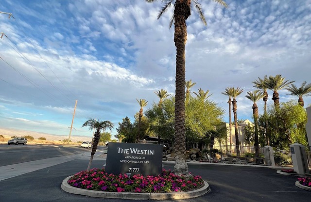 1bed-room villa 820sqft with living room full kitchen at Palm Desert, CA.