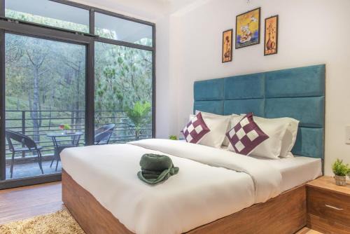 1BHK AC APARTMENT I WITH PRIVATE BALCONY I VALLEY VIEW I ReSTAURANT I COUPLE FRIENDLY