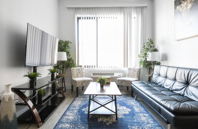 1BR apt next to EWR 4987