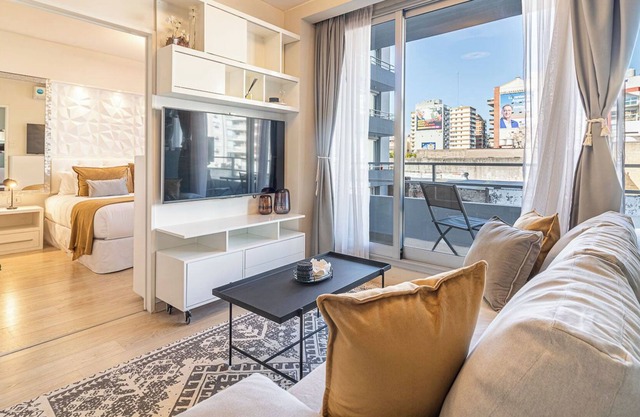 1BR Apt | Pool, Gym, 24/7 Security- Welcome2BA