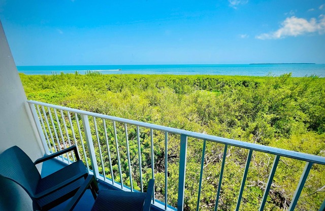 1BR Condo w/Pool, Beach, Near Pennekamp Park