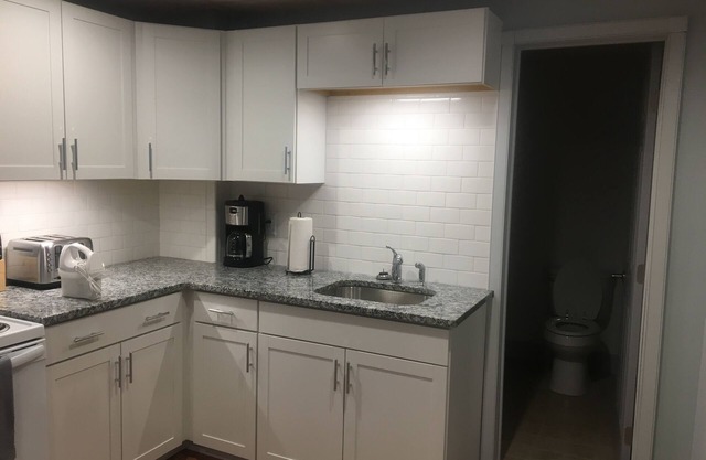 1BR FACTORY APT AT THE MOHAWK ANTIQUES MALL/RIGHT OFF EXIT 30 NYS THRUWAY!