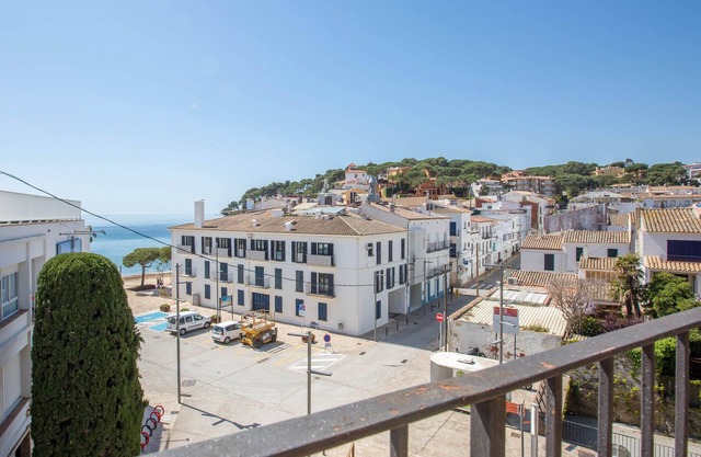 1MARS 02 - Basic 3 bedrooms apartment in fron of the beach of Llafranc