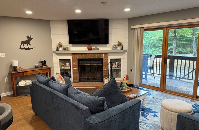 1st FL 2BR/2BA Condo at Deer Park on the Pemi – Mins to Loon, Hiking & Skiing!