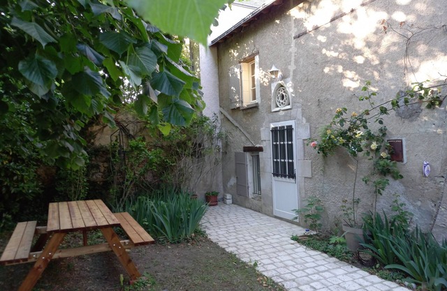 1st floor of a charming XIX house with private enclosed garden