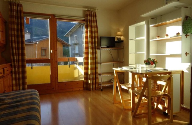 1st floor, view mountain, balcony, parking, tv, ski locker, 22m², Les Arcs