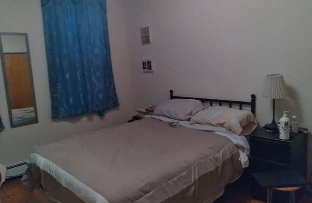 $2,000. Manhattan apt. for August