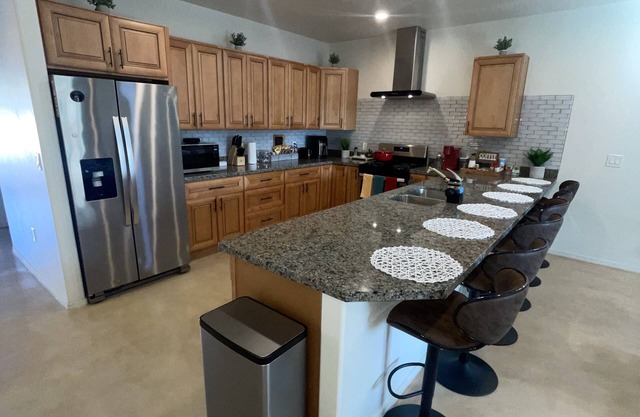 2,100 sqft "GEM" in highly desirable Casas Adobes. 2 minute walk to Golf Resort!