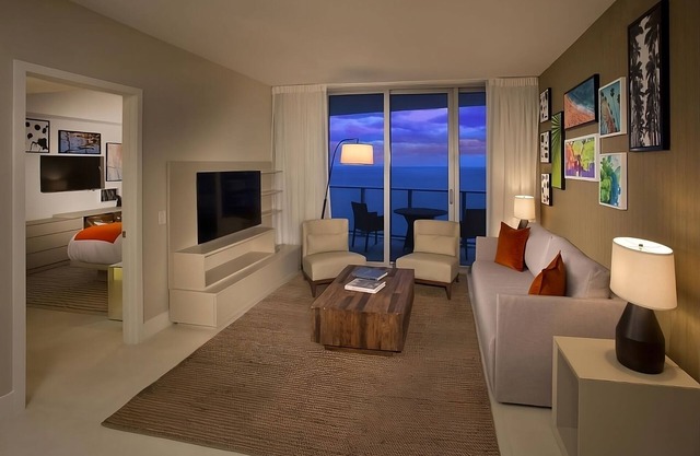 2 1BR Oceanview King Suites, H Hollywood Resort & Residences, Pool, Kitchen!