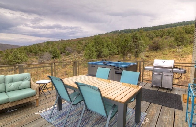 2/2.5 Home w/Amazing Views on 35 acres-Pet friendly