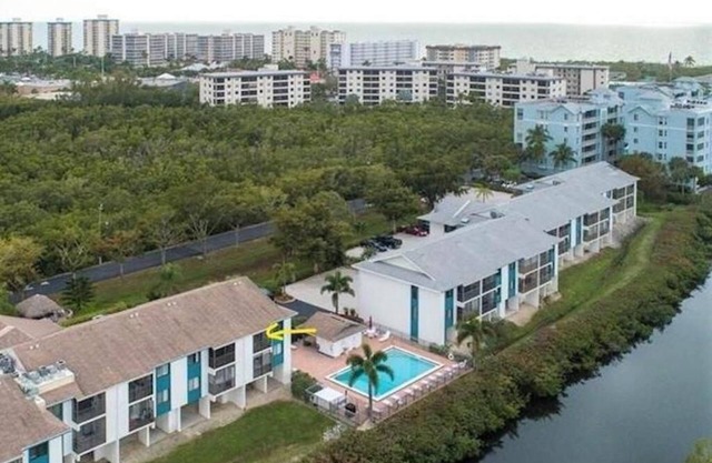 2/2 BEACH CONDO, WALK TO BEACH AND SHOPPING