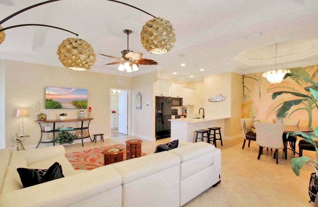 2/2 Condo On Venice Island - Minutes To Beaches - Breeze By the Sea