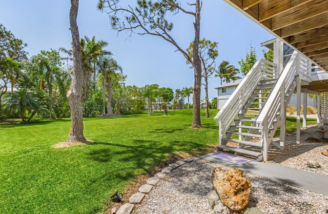 2/2 Heart of Pine Island Home, with Wrap Around Porch!