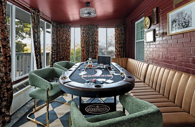 2.7 mi to Buffalo Trace|Hot tub|Firepit|Poker|Espresso Machine