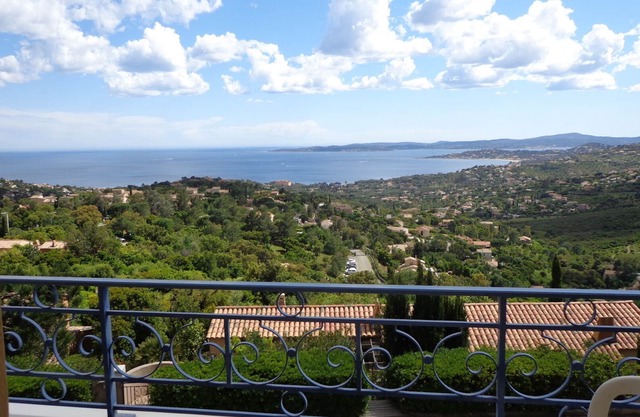 2* air-conditioned studio with sea view, swimming pool, wifi