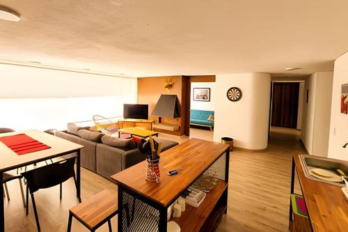 2 awesome aptos same building