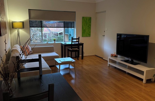2 Bdrm Apartment - Spacious, ducted heating & cooling, centerally located!