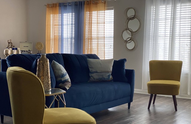 2 bed| 2 bath| 1300 SF across from Herman Park Mins to Med Center, NRG and Dwntn