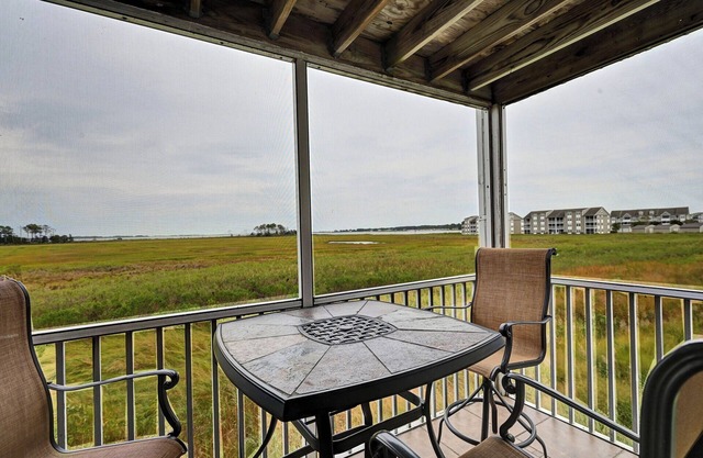 2 bed/2 bath condo in the Bethany Bay Community! Excellent view! Pets Allowed! 9-Hole Golf! Seasonal Outdoor Pool! Beach Town!