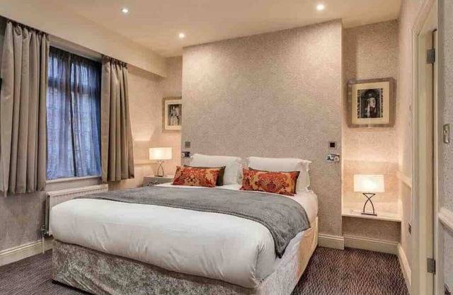 2 Bed/2 Bath Luxury Entire Flat, Sky TV, Air Con