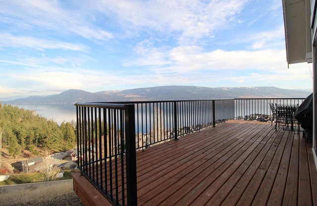 2 Bed and Loft Lake View Cottage at La Casa!