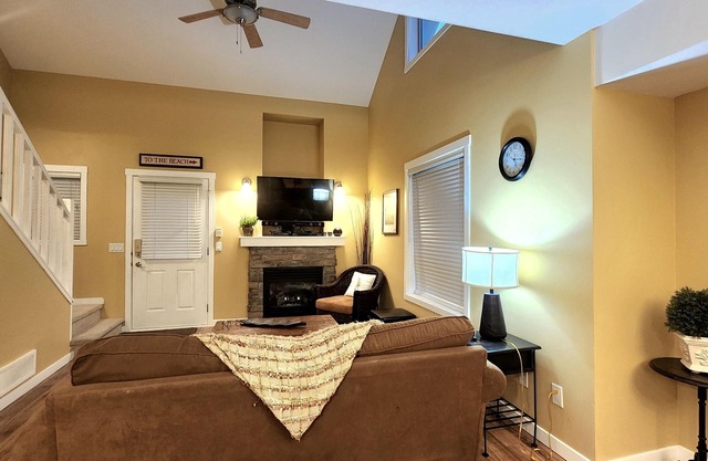 2 Bed and Loft Pet Friendly Ridge Cottage at LaCasa!