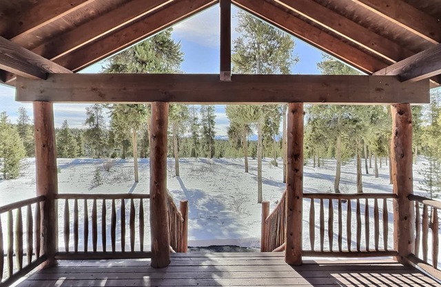 2 Bed Cabin, Fireplace, Lodgepole Pines