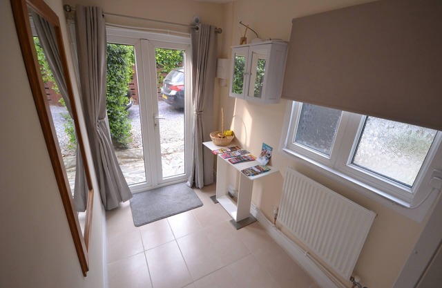 2-bed Cabin Sleeps 4 -small Pets Ok -free Parking