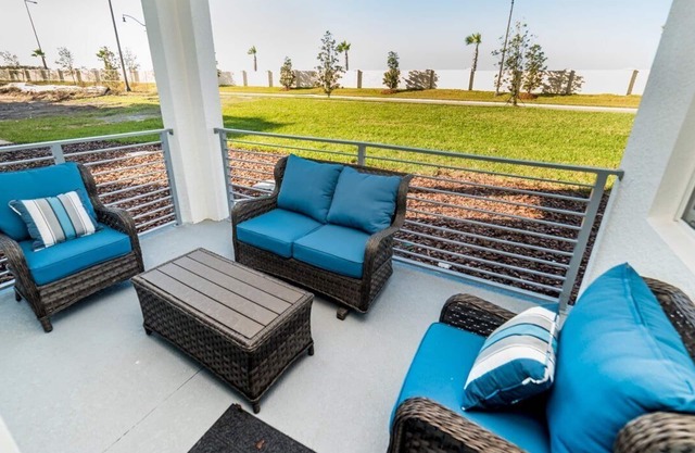 2 Bed Condo/CLOSEST RESORT TO DISNEY/MODERN/STYLISH/Contemporary/Free Wifi