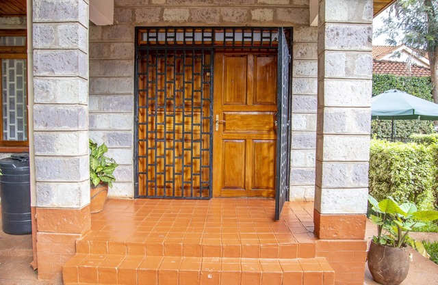 2 Bed Cottage Sleeps 4 - Onsite Parking, Garden