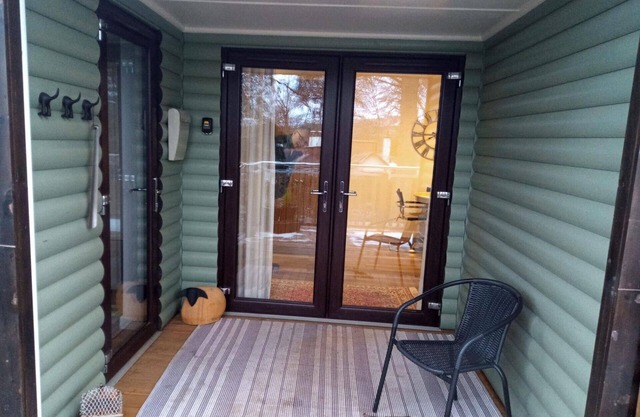 2 Bed Cottage Sleeps 4 -private Garden -pets Okay