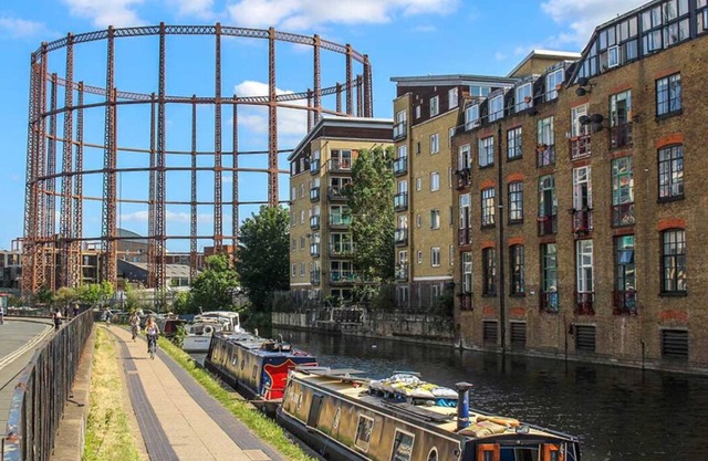 2 bed flat in Haggerston, East London