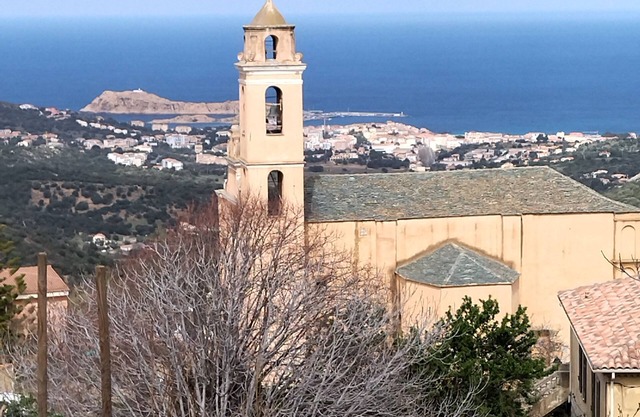 2-bedroom apartment 5 km from the beautiful beaches of Ile Rousse