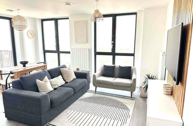 2 Bed Penthouse - Balcony - Smoking - Parking