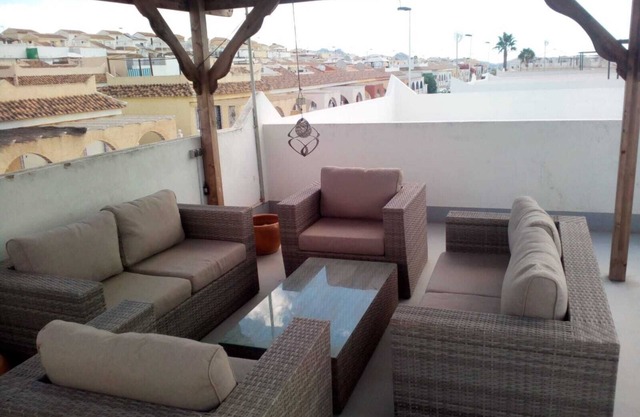 2 Bed-Sleeps 5-Private Pool-Pets-AirCon